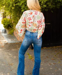 D & J Industies Co., LTD. PREORDER Everyone She Knows Top - White Floral Pre-Orders