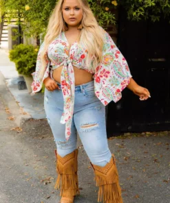 D & J Industies Co., LTD. PREORDER Everyone She Knows Top - White Floral Pre-Orders